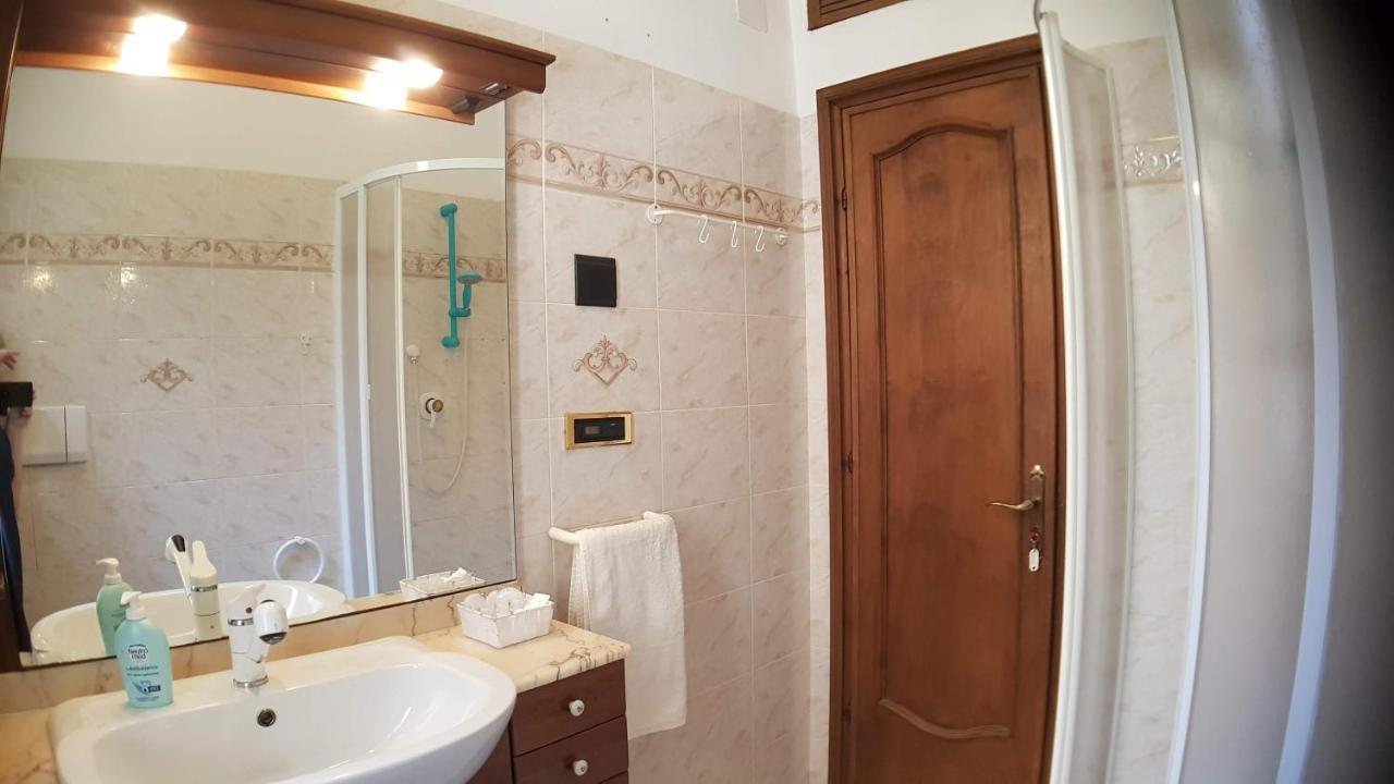 La Casa Di Bonnie & Clyde Apartment เจนัว ภายนอก รูปภาพ